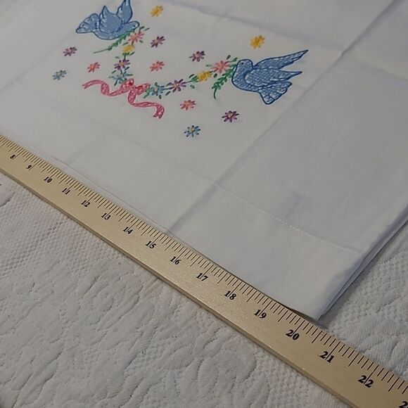 Vintage hand embroidered  32x20" pillowcases set of 2 - Picture 4 of 6